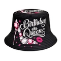 Détail de l'imprimé Birthday Queen avec talons hauts à bijoux sur un bob noir - M (56-58cm) / Talons Hauts Rose