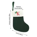 Chaussette de Noël tricotée verte avec lettre K brodée en rouge et motif de houx - Lettre K