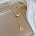 Elegante collar en Y de acero de titanio dorado con un colgante cilíndrico de diamantes - Acero de Titanio Dorado (N226金)