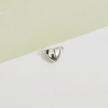 Vue macro de fermoirs magnétiques en forme de cœur argenté pour création de bijoux DIY - Cœur / Argenté