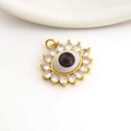 Vista macro del ciondolo Evil Eye placcato oro con zirconi bianchi scintillanti - 03-Occhio Marrone Con Bordo in Strass
