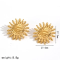 Detailed view of 18k gold sunburst stud earrings featuring hammer-textured metal finish - Hammered Sun Flower Stud Earrings (TE60555)