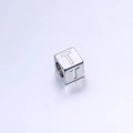 Perle carrée en acier inoxydable argenté avec lettre T pour bijoux DIY et bracelets - Lettre T