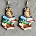Pendientes colgantes de madera con búho sobre libros regalo para día del maestro - Búho sobre Libros
