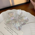 Pince à cheveux fleur de frangipanier irisée avec finition nacrée pour coiffure - Blanc