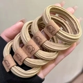 Fünfer-Pack beige hochelastische Haargummis mit süßen braunen Bären-Lederaufnähern - Bären-Patch-Stil / Hellkaffee