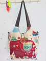 Ethno-Canvas-Tasche mit gewebtem rotem Elefantenmuster und Holzknopf-Detail - Stil 35-Beige Roter Elefant