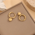 Pendientes de corazón dorados minimalistas con colgantes de acero inoxidable pulido - Pendientes de corazón / Dorado