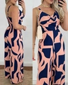 Vorder- und Seitenansicht des weit geschnittenen Jumpsuits mit geometrischem Druckmuster - S / Rosa