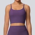 Detail van een paarse yogaset met dunne bandjes en naadloze legging met hoge taille - S / Donkerpaars