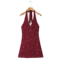 Details des burgunderroten Neckholder-Kleids mit 3D-Blumenstruktur und Pailletten - S / Dunkelrot