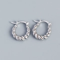 Orecchini a forma di U a corda intrecciata in argento S925 con finitura lucida - Oro Bianco
