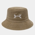 Dettaglio del ricamo a corna di cervo su cappello da pescatore kaki in cotone lavato - M (56-58cm) / Cachi