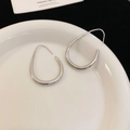 Orecchini a cerchio minimalisti in argento a forma di goccia con finitura lucida - Ganci per orecchini / Argento