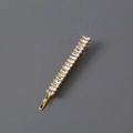 Fermaglio per capelli dorato con sedici strass rettangolari su sfondo grigio scuro - Oro