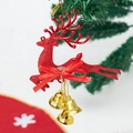 Dettaglio di renna rossa opaca con campanelli dorati per decoro albero di Natale - Rosso
