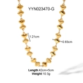 Detalle del collar de eslabones de corazón en acero de titanio chapado en oro 18K - Estilo Corazón (YYN023470-G)