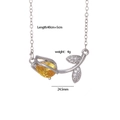 Collier tulipe argenté avec une pierre jaune en goutte d'eau et détails en diamants - Jaune (Ton Argent)