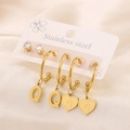 Set di tre paia di orecchini a cerchio in acciaio inossidabile dorato 18k con cuore - Lettera Q Set di 3 Paia