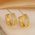 Orecchini a cerchio a C placcati oro 18K con micro-intarsio di zirconi su base in pietra - Orecchini a forma di C con trama intrecciata (45077) / Oro