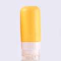 Flacone da viaggio singolo in silicone giallo da 60 ml con tappo bianco su sfondo bianco - Cilindrico 60ml / Giallo