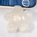 Pinza per capelli a fiore in acrilico bianco perlato con finitura iridescente - Bianco perla