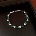 Dettaglio del bracciale in argento con pietre verdi e bianche in scatola regalo nera - Bracciale in Zircone Ovale (Bracciale-Argento-Verde)