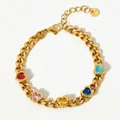 Bracciale a catena in acciaio dorato con cinque zirconi colorati a forma di cuore - Bracciale Cuore Zirconi Multicolore Oro (SAK959)