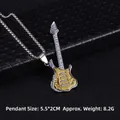 Collar con colgante de guitarra bicolor plata y oro sobre fondo de cuero negro fino - Guitarra de Oro y Plata (Guitarra N.º 6 + Cadena de Acero 70cm)