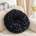 Dettaglio del cuscino rotondo nero a forma di fiore con volant su un divano beige in casa - Rotondo / 45*45cm (Solo Fodera) / Nero