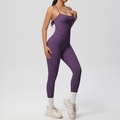 Detailansicht des lila Yoga-Sets mit hoher Taille Leggings und Sport-BH mit Trägern - S / Dunkelviolett