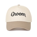 Dettaglio del ricamo Groom su un cappellino da baseball bicolore in cotone - Regolabile / Cachi