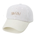 Dettaglio del cappellino a righe con ricamo Shhh e visiera beige a contrasto di alta qualità - M (56-58cm) / Cachi