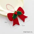 Fiocco di Natale rosso con foglie verdi e bacche per decorazione dell'albero - Stile Fiocco a Due Foglie