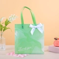 Grüne halbtransparente Geschenktüte mit Marmormuster, Goldpunkten und weißer Schleife - 21.5*10*22cm / Schillerndes Grün (mit Schleife)
