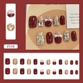 Faux ongles carrés courts bordeaux avec paillettes, perles et détails dorés - Z538 Nouvel An Scintillant (Type Colle)