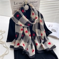 Elegante sciarpa a scacchi con motivo a cuori rossi e trama in cotone lino 180x90cm - Cuore Nero Bianco Rosso (YM220-4)
