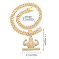Gouden Cubaanse ketting met strass geldzak hanger en gedetailleerde afmetingen in beeld - Hanger + Cubaanse Ketting / Gouden Spier Geldzak Ketting
