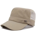 Dettaglio cappello militare kaki con pannelli in rete traspirante e decoro metallico - Regolabile / Cachi