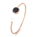 Bracciale aperto in oro rosa con pietra di sabbia blu quadrata e perla bianca - Nero Stellato + Oro Rosa