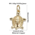 Detailansicht des goldenen Schildkrötenanhängers mit Maßen 18x11mm aus Kupfermaterial - Realistischer Schildkröten-Stil (YSN088-10)
