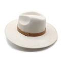 Klassieke crème wollen fedora hoed met bruine leren band en gouden stud details - M (56-59cm) / Gebroken Wit Suède