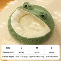 Frog-shaped pet bed size chart showing dimensions and weight limits for cats and dogs - S (40x40cm) / Green Frog Semi-enclosed Bed