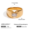 Anello in acciaio inossidabile dorato con scanalature verticali e zircone rettangolare - US 7 / Zircone Rettangolare a Righe