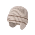 Berretto in maglia beige con paraorecchie, strisce marrone scuro e fodera in caldo pile - Beige