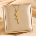 Luxuriöse goldene Tulpenhalskette mit funkelndem Zirkon-Anhänger auf Seide - Gold Weißes Katzenauge