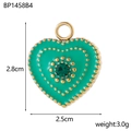 Detail eines grünen Herzanhängers mit Maßen 2,8cm x 2,5cm und Gewicht von 3,0g - Herz-Grün