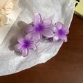 Pince à cheveux élégante en résine dégradé violet avec trois fleurs sur fond de papier - Pince à Cheveux Fleur à Cinq Pétales Dégradé Violet (5# Pince-Violet)