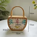 Borsa in rattan intrecciato con motivi a conchiglia e pesci per la vacanza - Piccolo Motivo a Pesce Rosso / 24cm