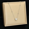 Elegante collana minimalista in argento con ciondolo a cuore lucido e perle decorative - 45cm / Collana / Color Acciaio